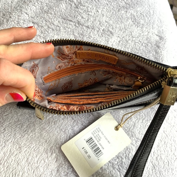 ❌SOLD❌ NWT Hobo Roam Leather Wristlet Bag - Picture 7 of 8